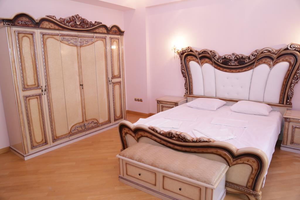 Vip Apartment Next To Republic Square Erivan Exterior foto