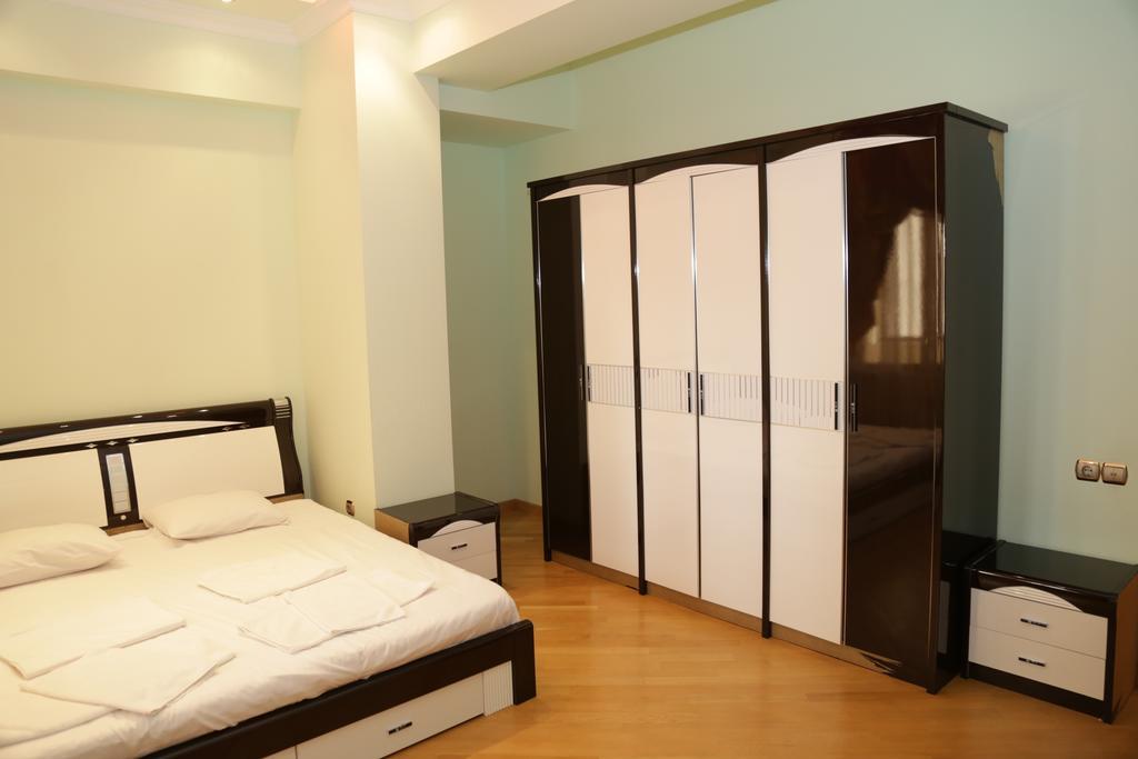 Vip Apartment Next To Republic Square Erivan Exterior foto