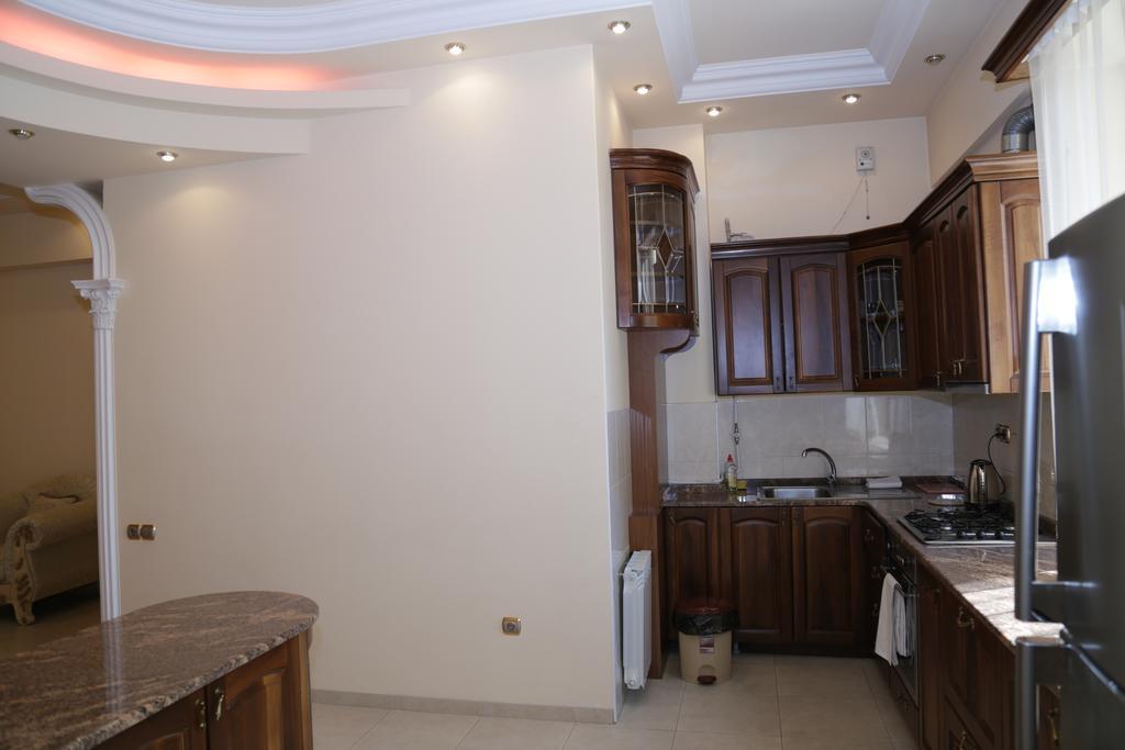 Vip Apartment Next To Republic Square Erivan Exterior foto