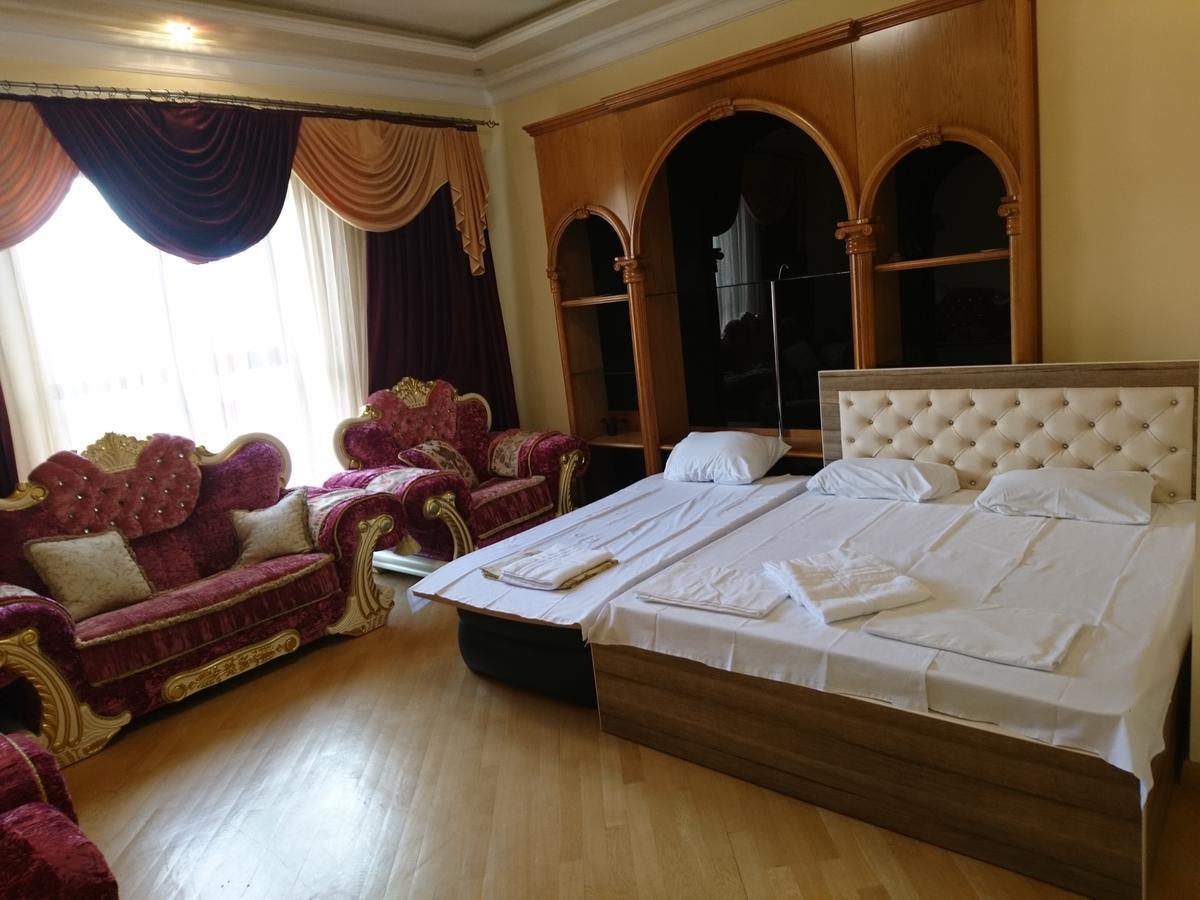 Vip Apartment Next To Republic Square Erivan Exterior foto